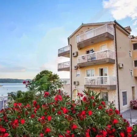 Tomi - With Sea View 2 *